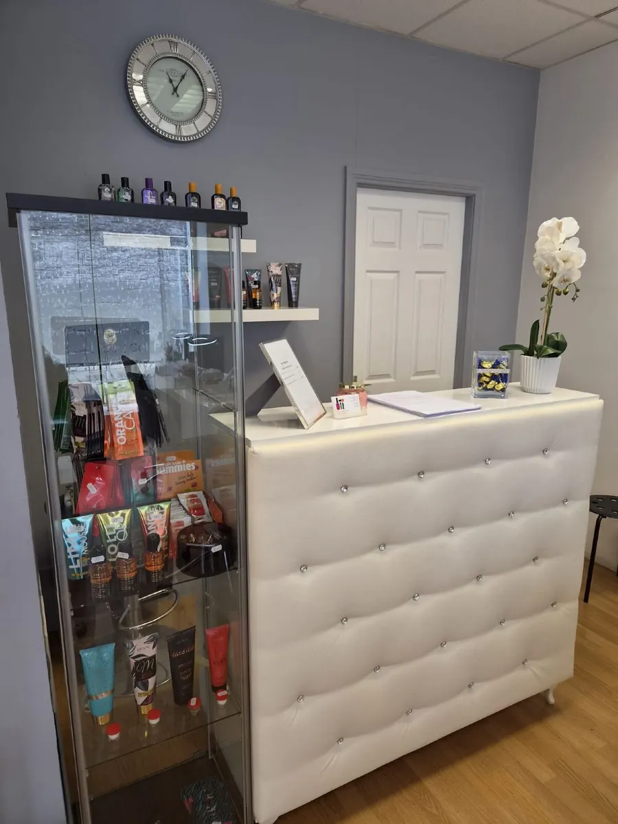 Beauty Salon - Image 1