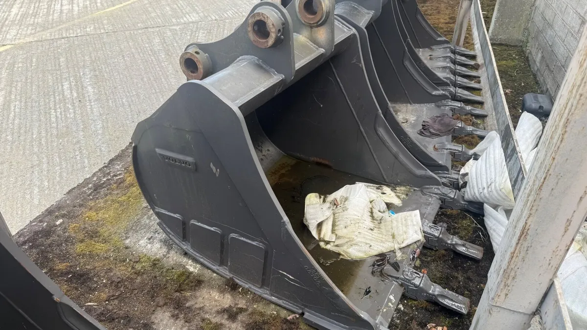 Volvo Digging Bucket – 0.66m³ - Image 1