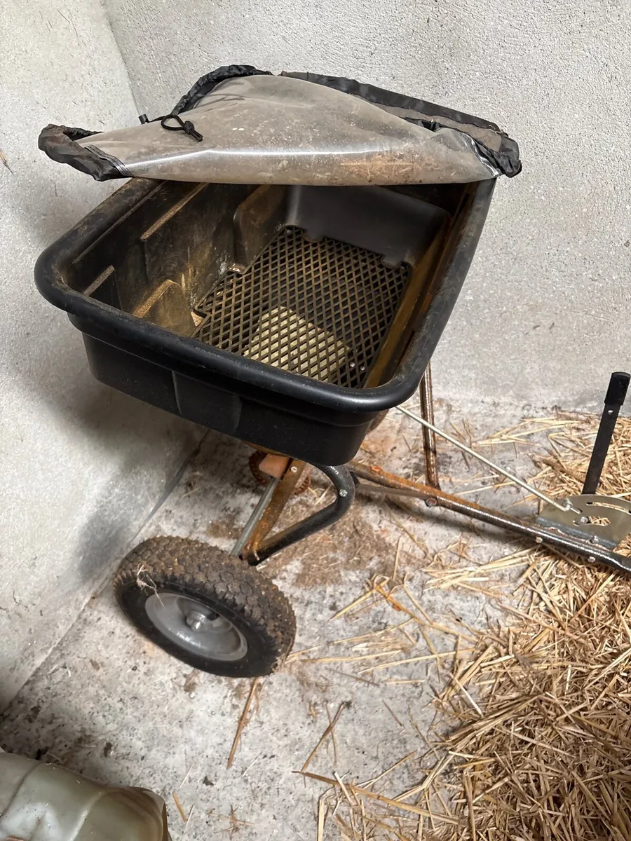 Spreader - very small for back of ride on mower - Image 2