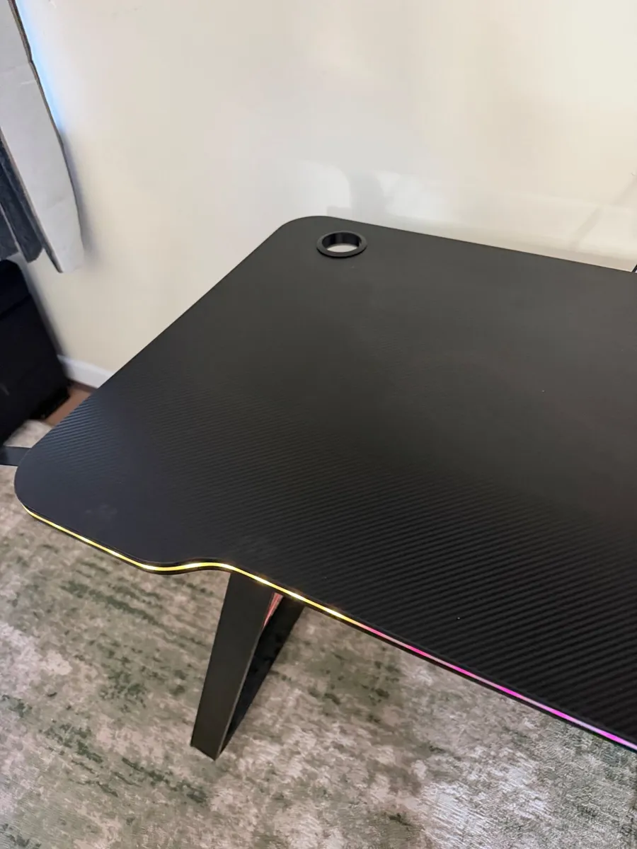 Gaming table with led lights great condition - Image 2