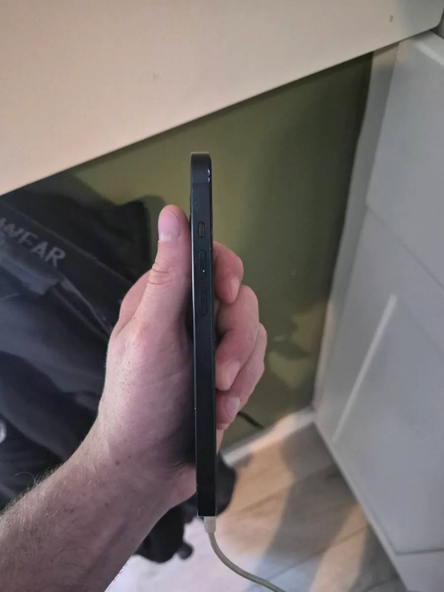 Iphone 13 - Image 3
