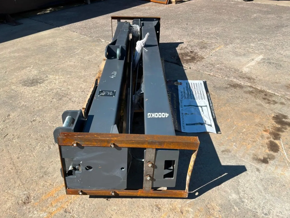 New / unused 4000kg two post vehicle lift......... - Image 3