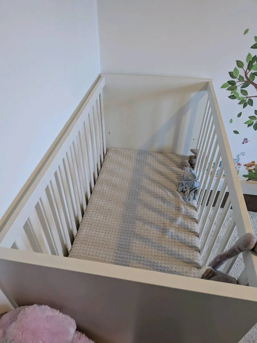 Crib - Image 3