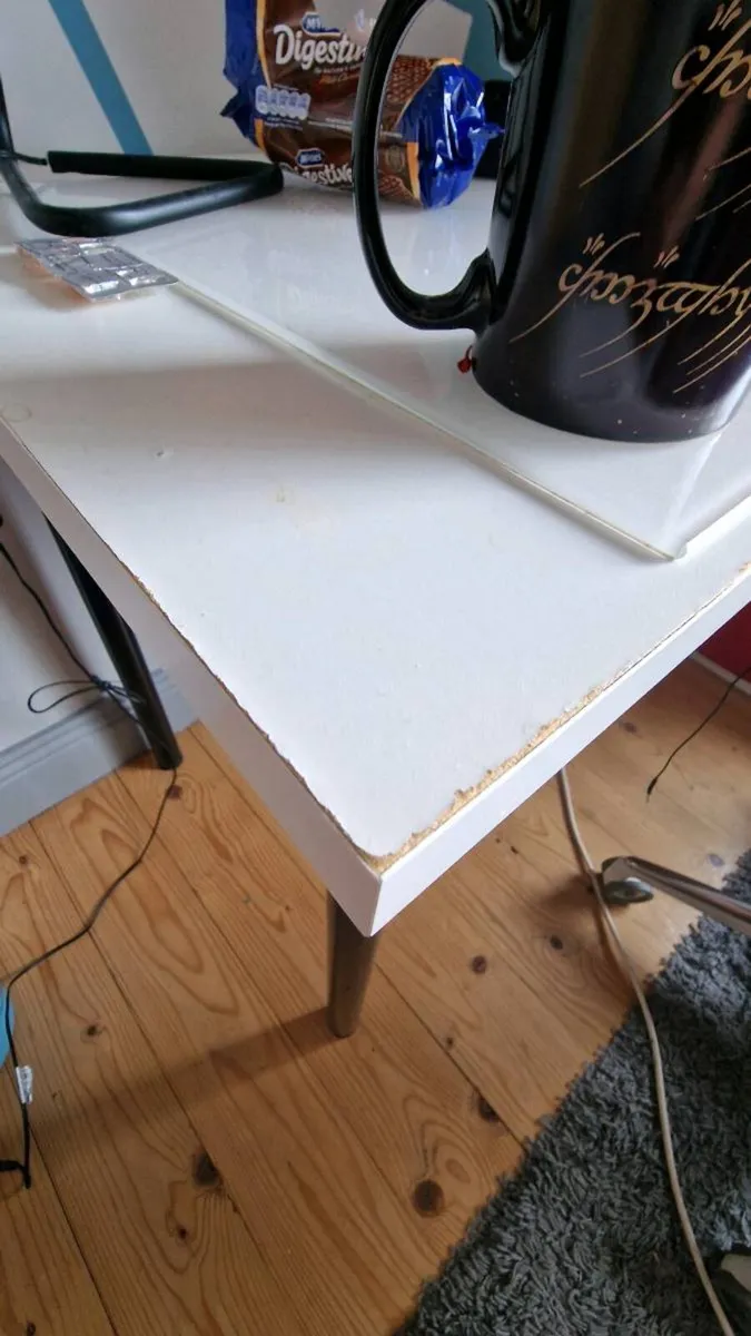 Desk and storage cubes - Image 2