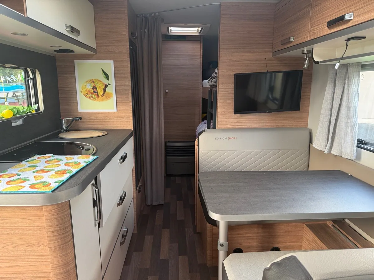 2025 5/6 Berth Caravan Weinsberg 550 - Image 3