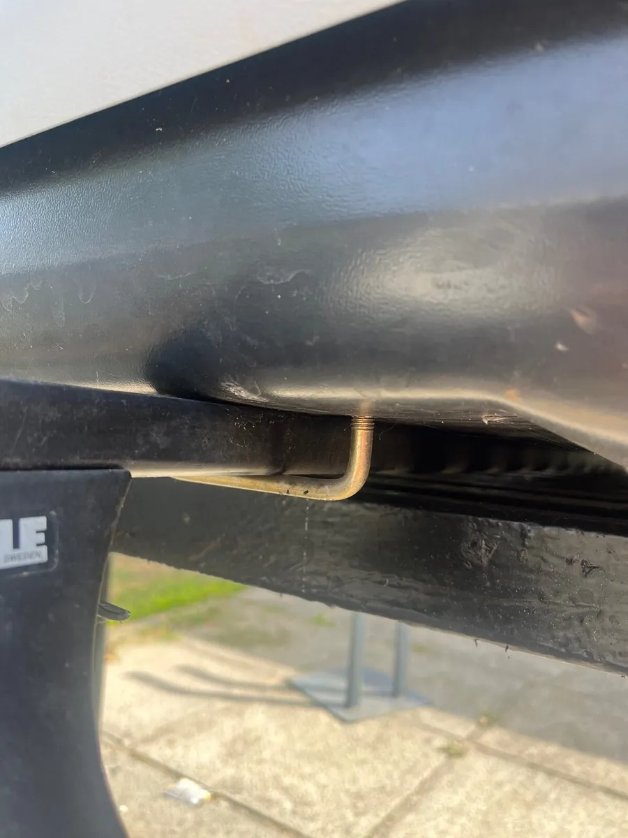 Karrite Contour roof box with Thule fittings - Image 2