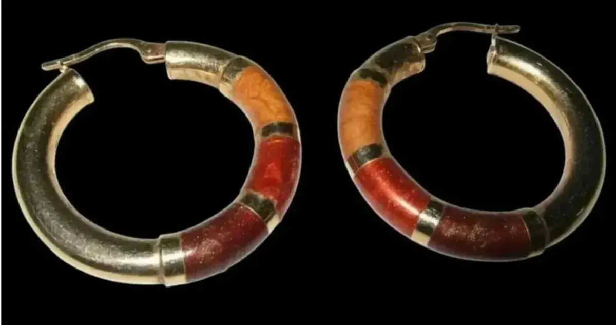 Vintage Hallmarked 9ct Gold Tri-Colour Earrings - Image 3