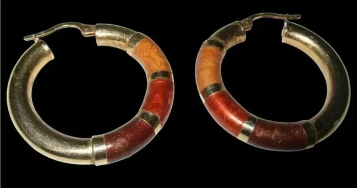 Vintage Hallmarked 9ct Gold Tri-Colour Earrings - Image 1