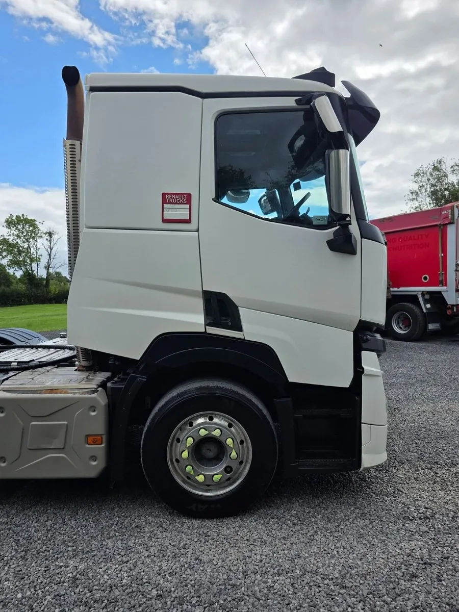 2022 Renault T520 - Image 2