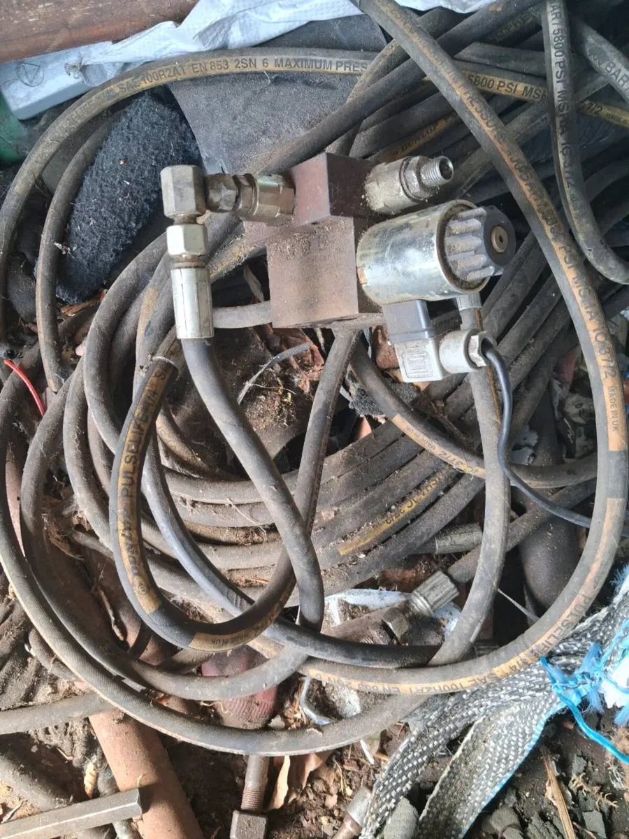 Quick hitch piping. - Image 1