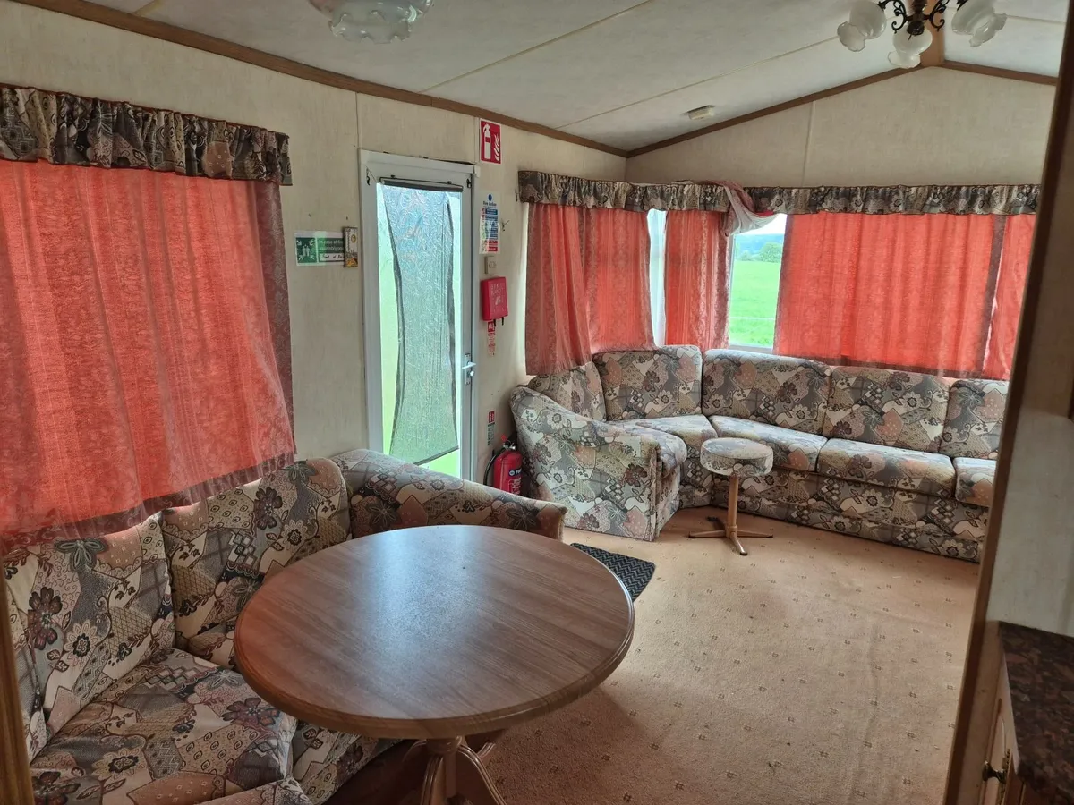 3 Bedroom Mobile Home - Spacious & Furnished - Image 3