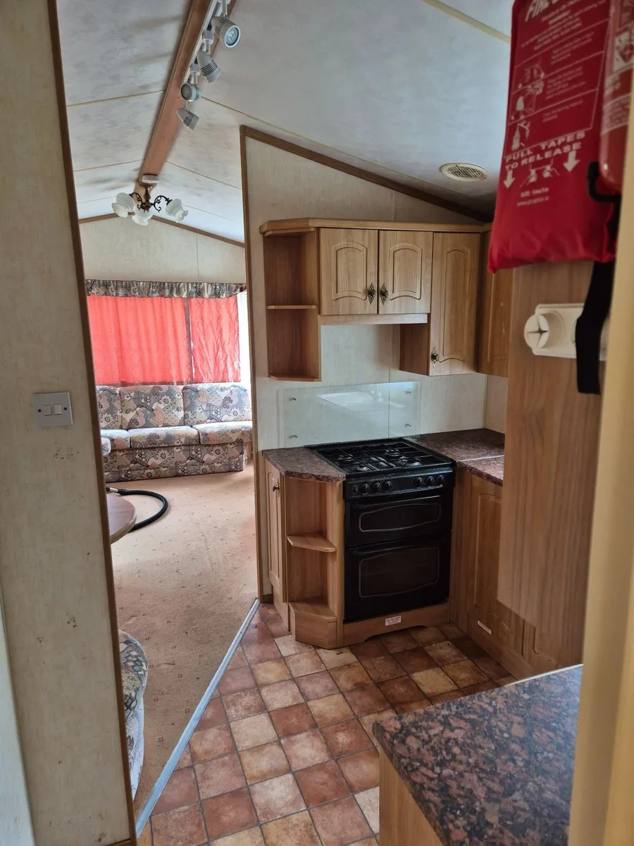 3 Bedroom Mobile Home - Spacious & Furnished - Image 2