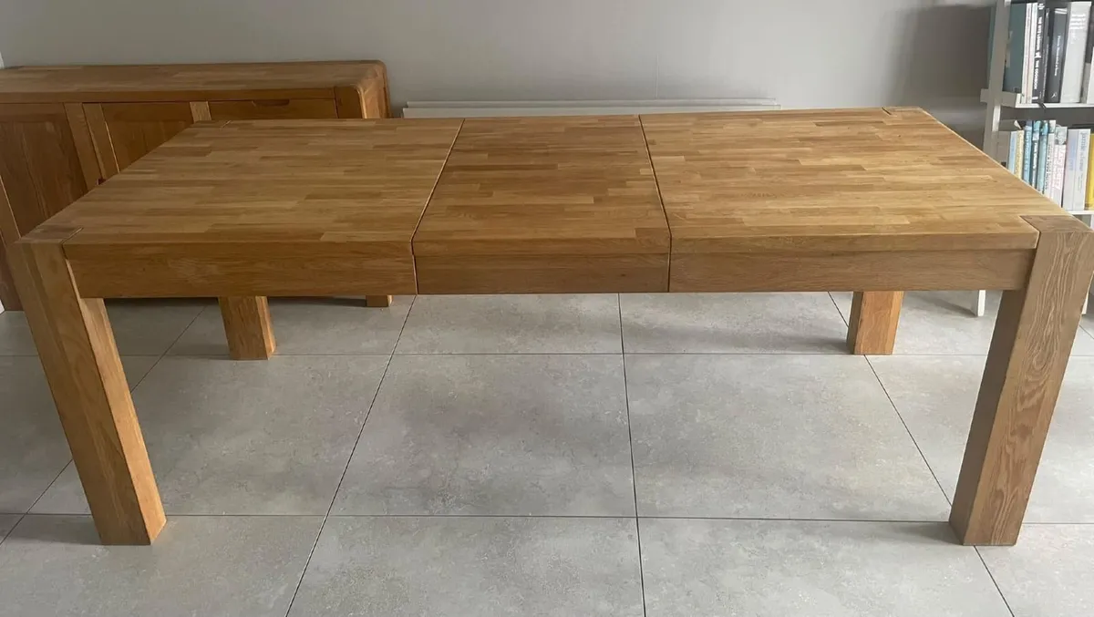Solid oak table, 6 matching Chairs - Image 4