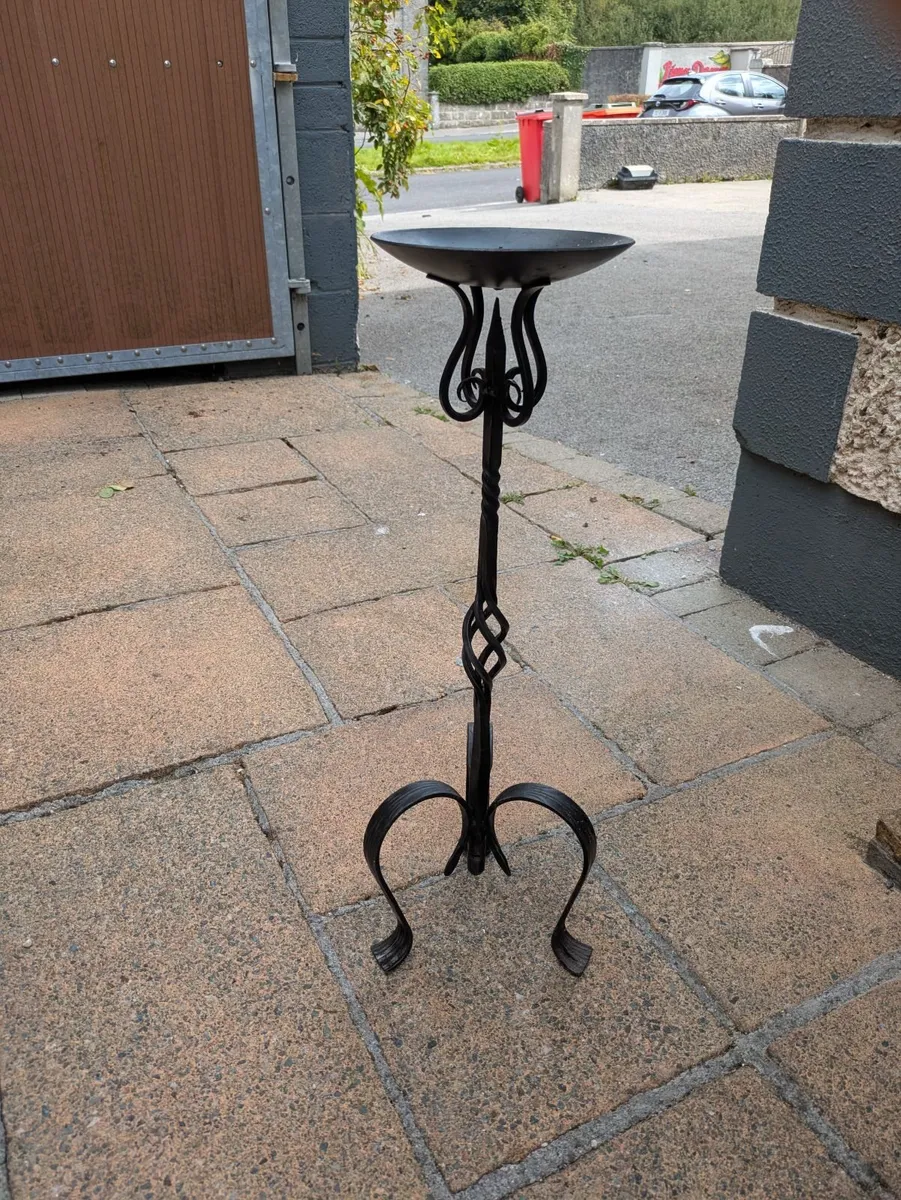 Elegant candlestick stand - Image 1