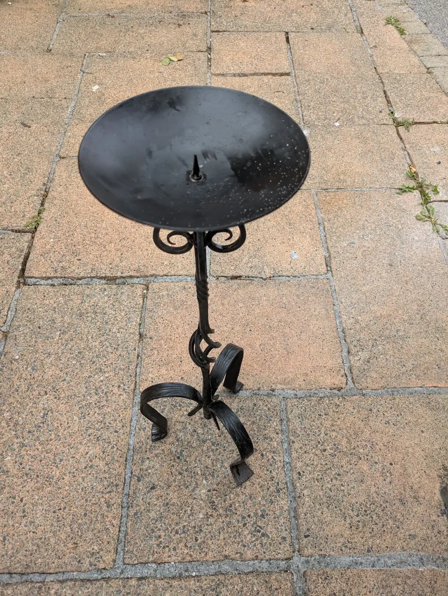Elegant candlestick stand - Image 2