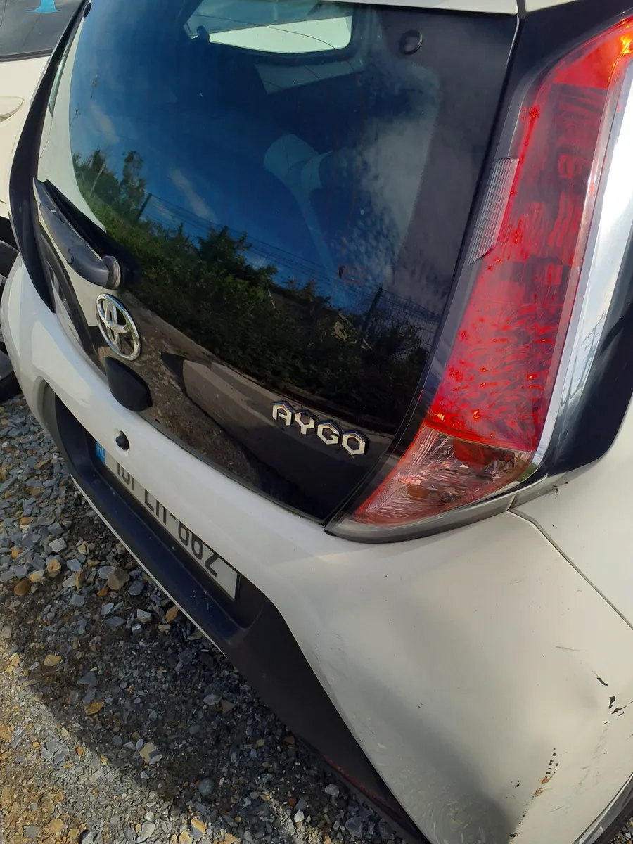 Toyota Aygo 2017 driving - Image 4