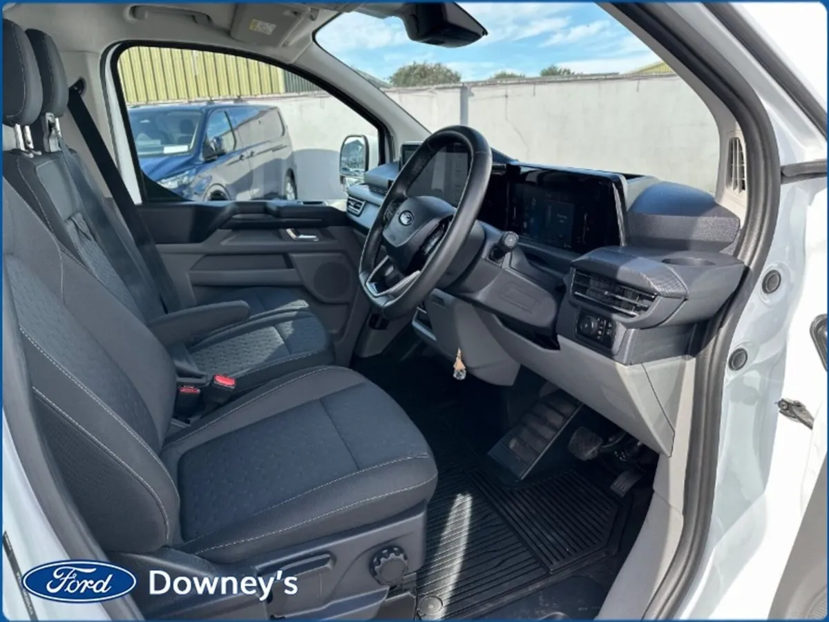 Ford Transit Custom 2.0 TD L2 LIMITED AUTO - Image 2