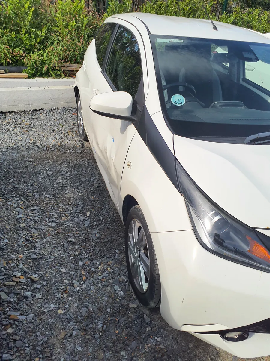 Toyota Aygo 2016 driving - Image 2