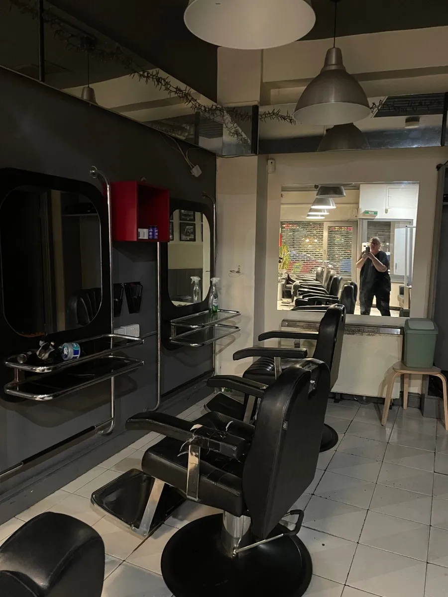 Barber shop contents - Image 1