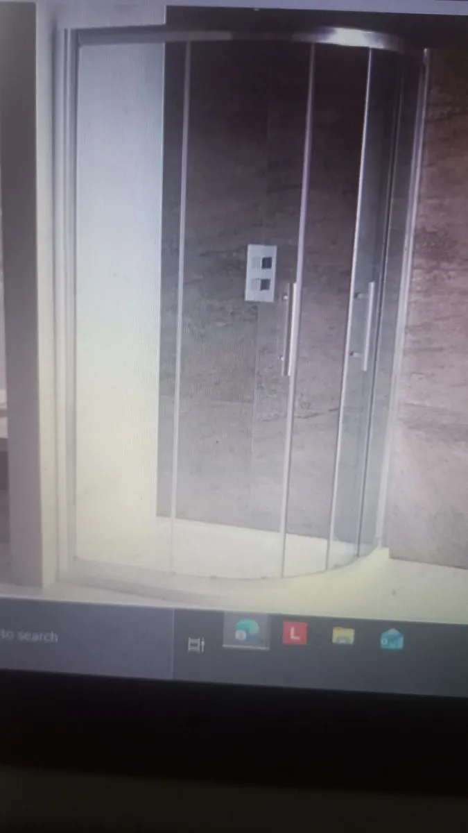 Quadrant shower enclosure - Image 4