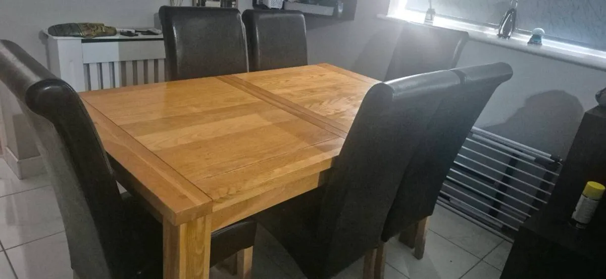 6 chairs and extendable table - Image 3