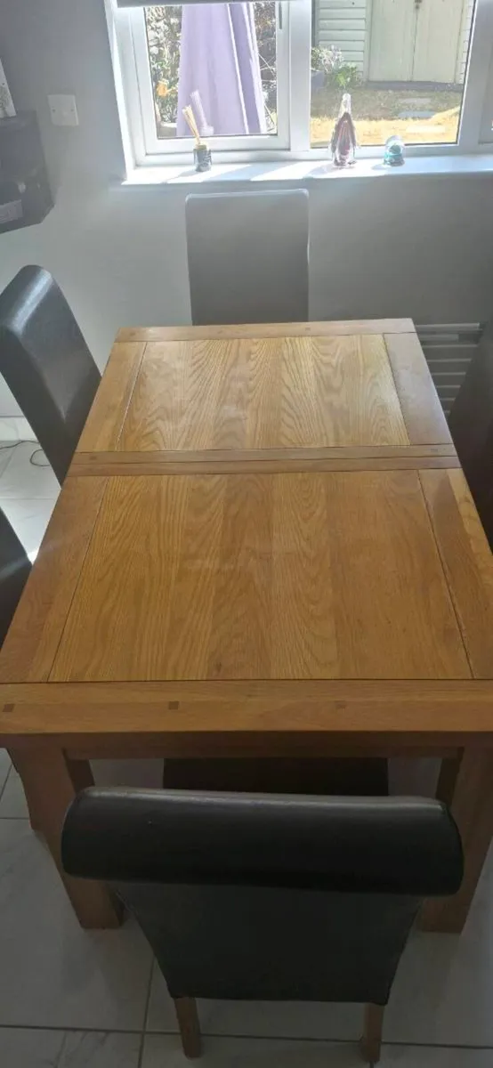 6 chairs and extendable table - Image 4