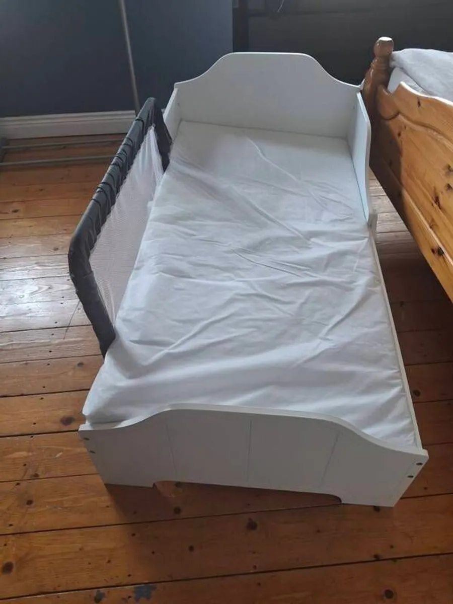 Bed - Image 1