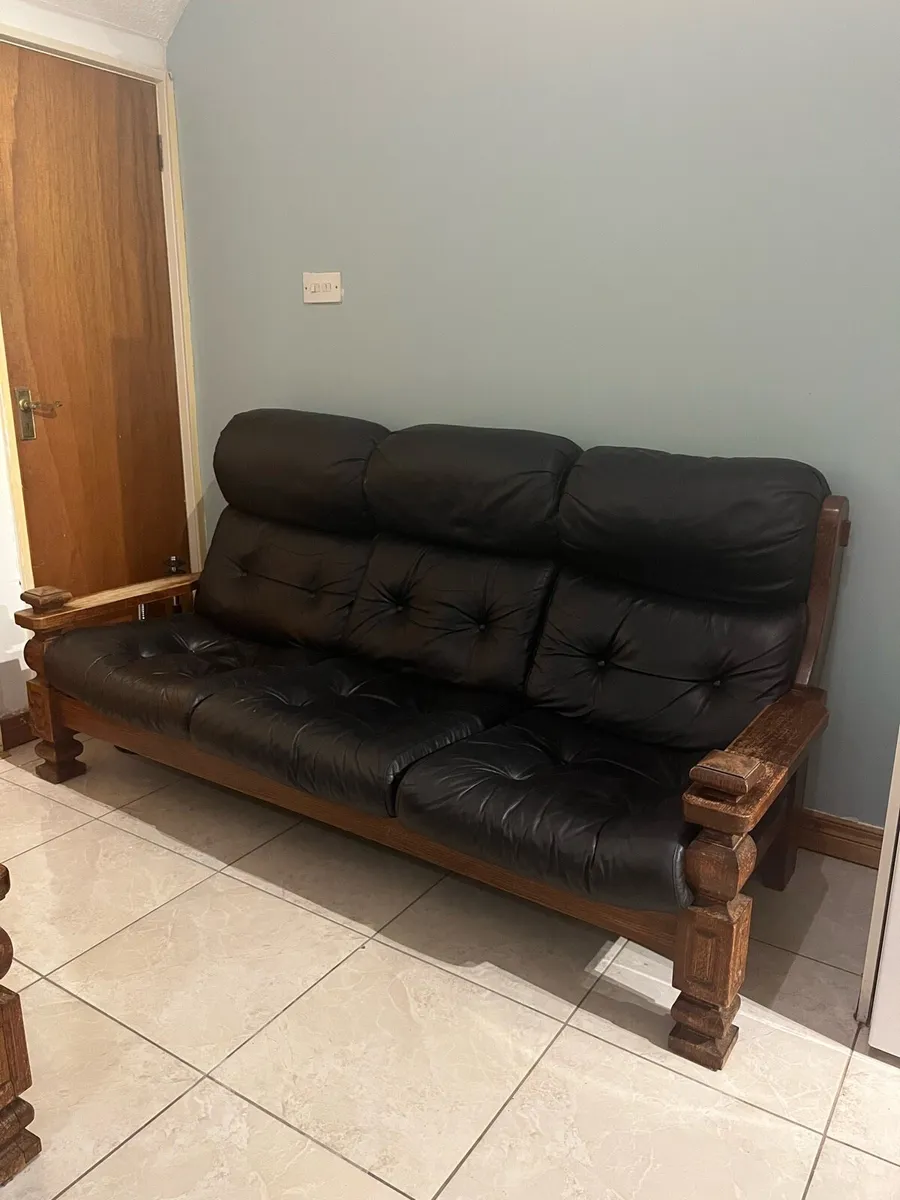 Three seater leather couch/sofa - Image 1