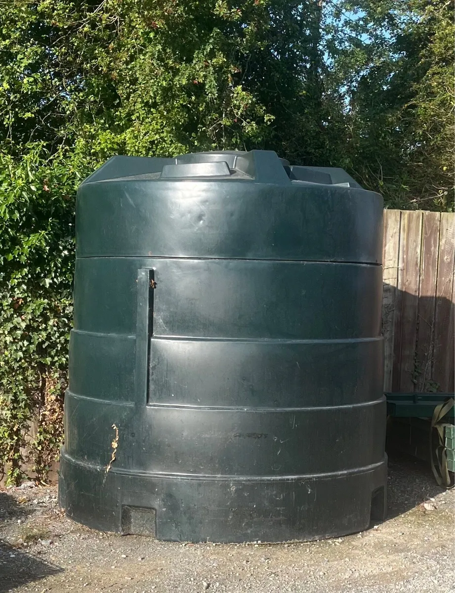 Oil tank - Image 1