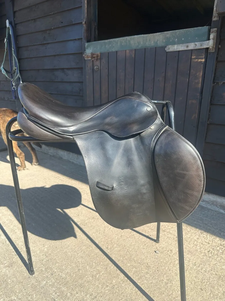 Berney Wide Black GP Saddle 17” - Image 1