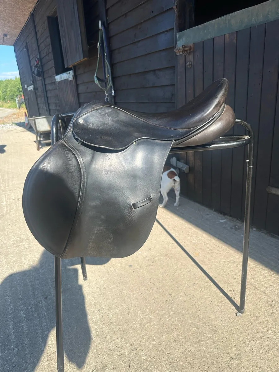 Berney Wide Black GP Saddle 17” - Image 3