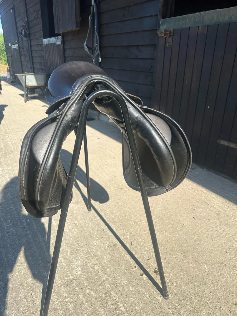 Berney Wide Black GP Saddle 17” - Image 2