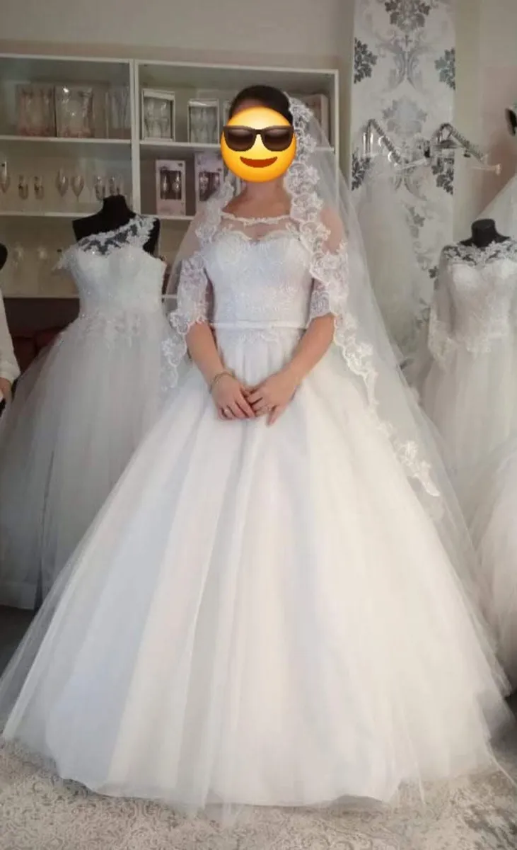 Wedding dress - Image 1