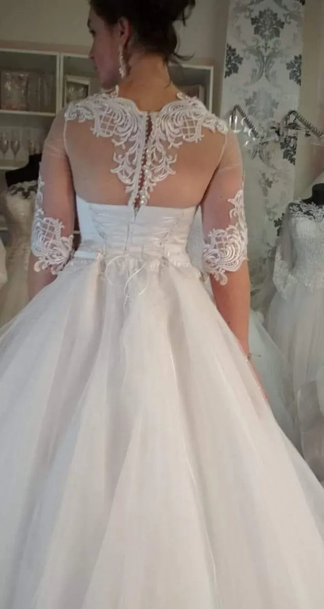 Wedding dress - Image 2