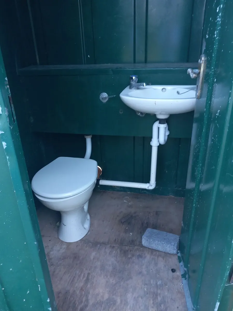 Construction site toilet - Image 2