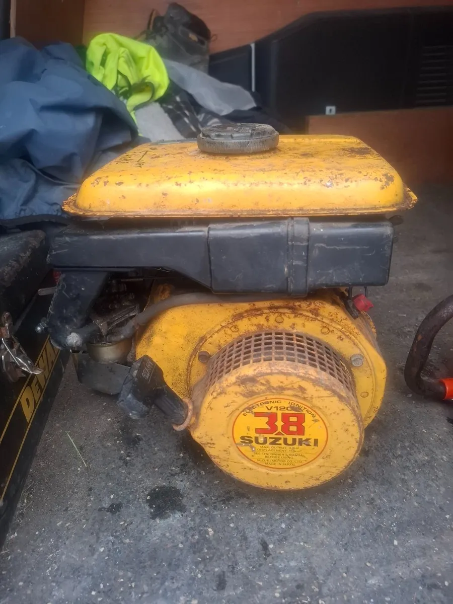 Suzuki Engine and Chainsaw - Image 4