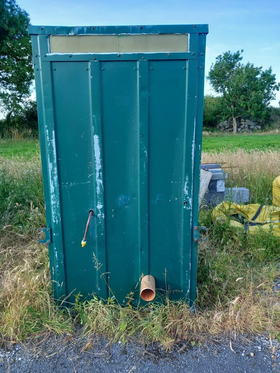 Construction site toilet - Image 3