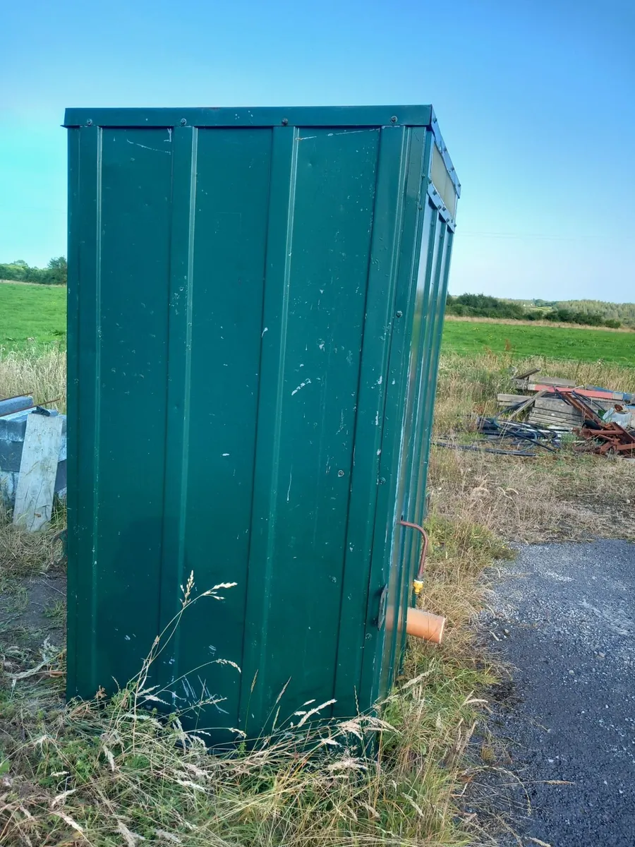 Construction site toilet - Image 4
