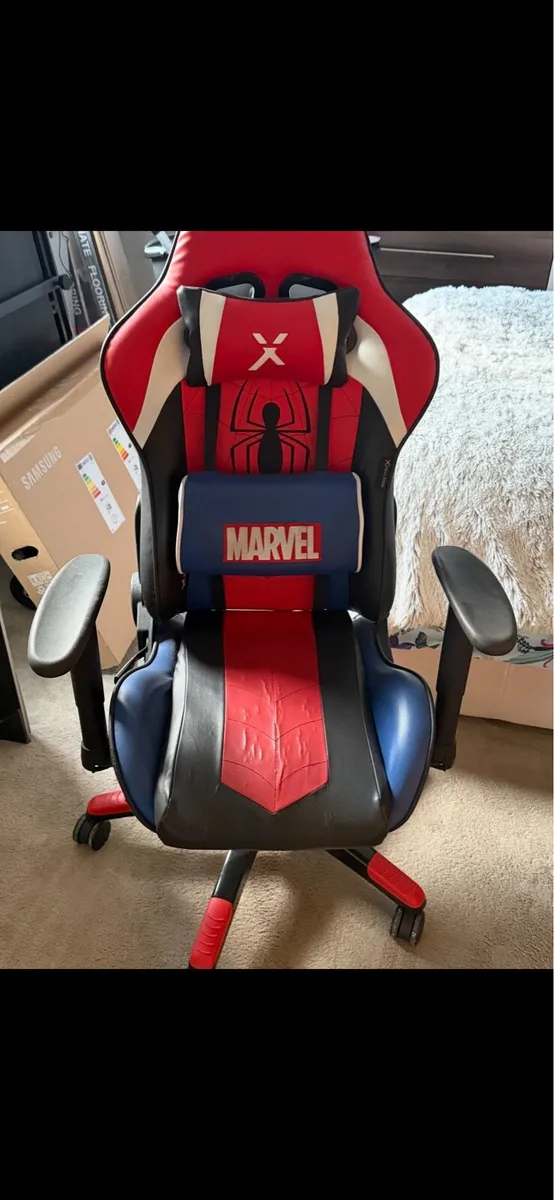 Gaming table and chair - Image 4
