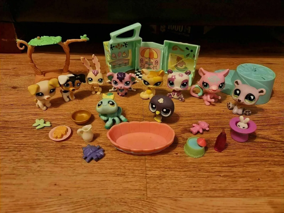 Littlest Pet Shop bundle 1 figures and accessories - Image 1