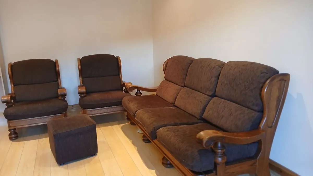 Suite of furniture - Image 1