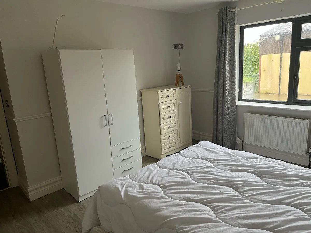 Room for rent - Image 3