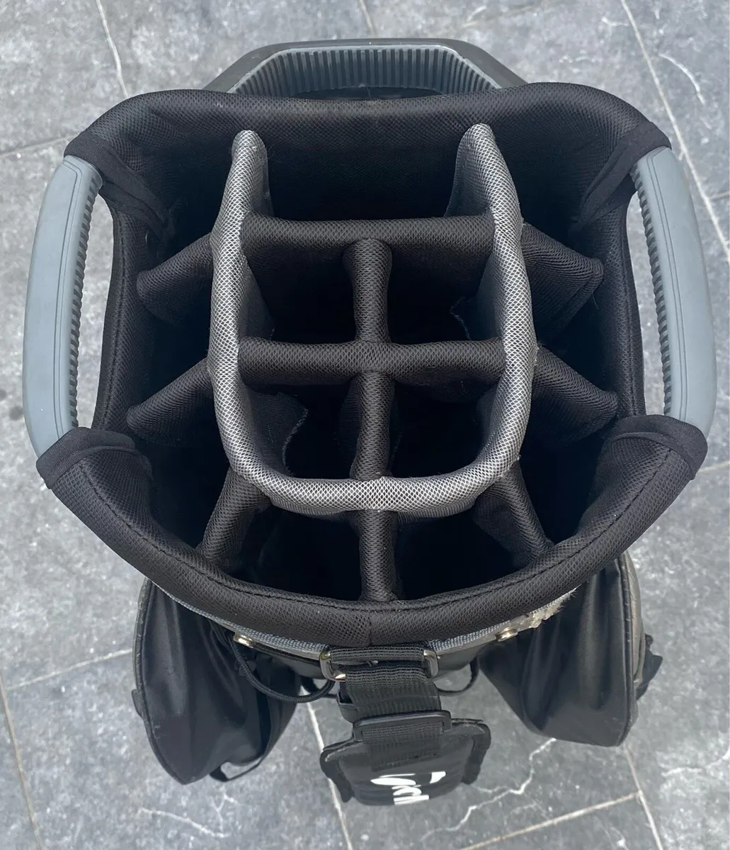 TAYLORMADE STORMDRY CART BAG - Image 4