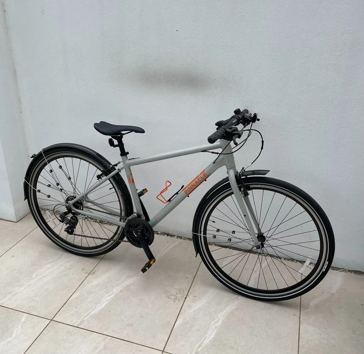 Pinnacle Lithium Unisex Hybrid Bike - Image 1