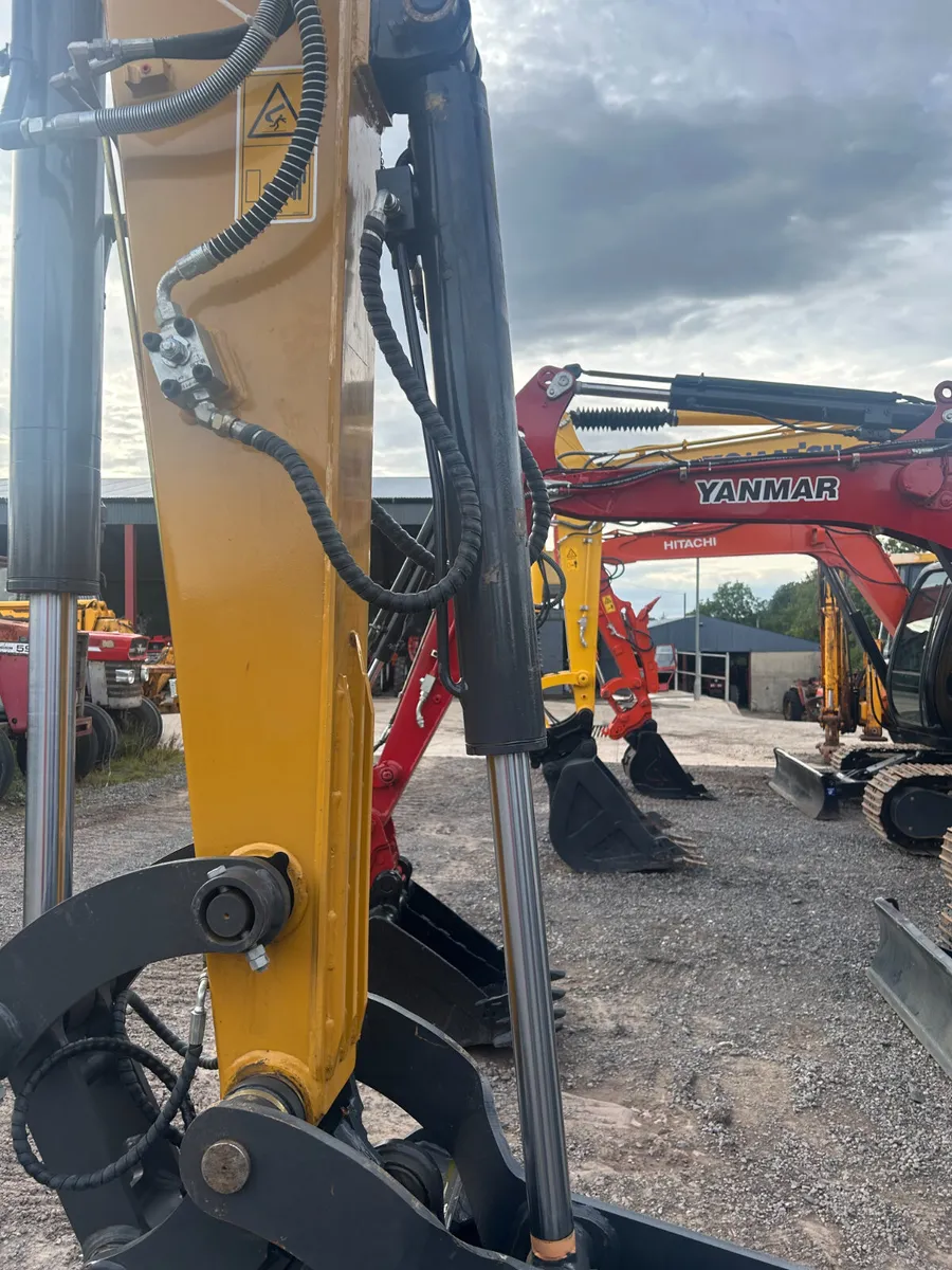 New Hydraulic Thumb Grab To Suit 5 - 8 Tonne Dig - Image 3