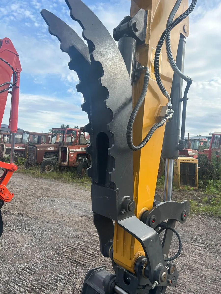 New Hydraulic Thumb Grab To Suit 5 - 8 Tonne Dig - Image 2