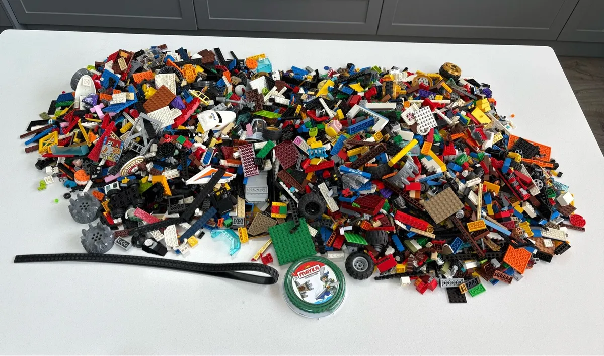 Large mixed bag of Lego - Image 1