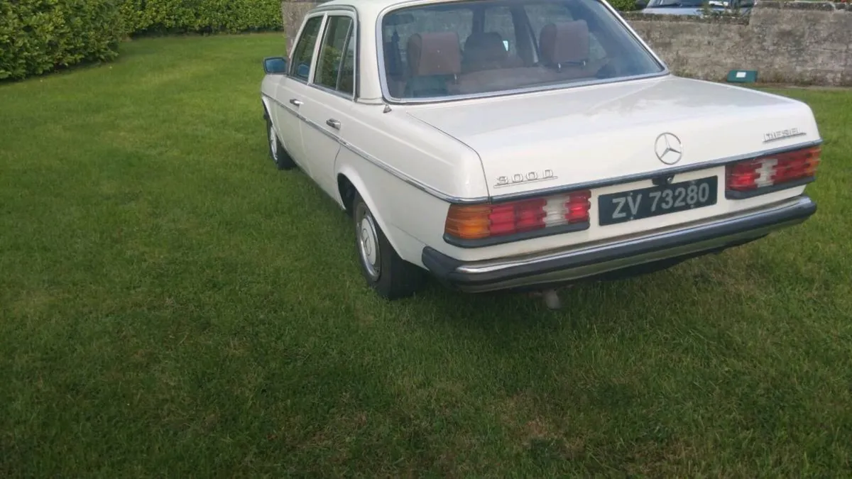 Mercedes w123 300d - Image 4