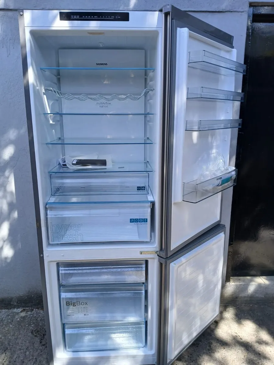 SIEMENS EX DISPLAY BRAND NEW FRIDGE AND FREEZER - Image 3