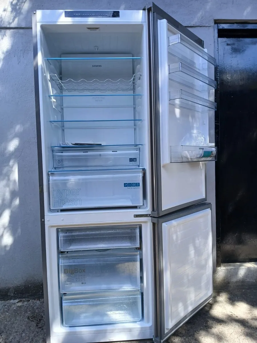 SIEMENS EX DISPLAY BRAND NEW FRIDGE AND FREEZER - Image 4